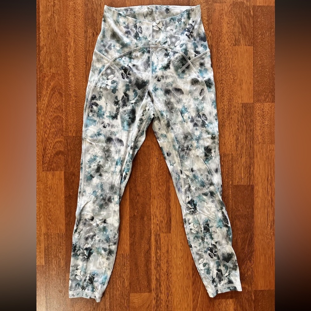 Lululemon UNLIMIT HIGH-RISE TIGHT 25" size 6
